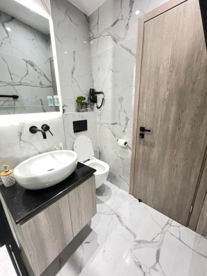 Zeos Finest Jacuzzi Suite Афины Экстерьер фото