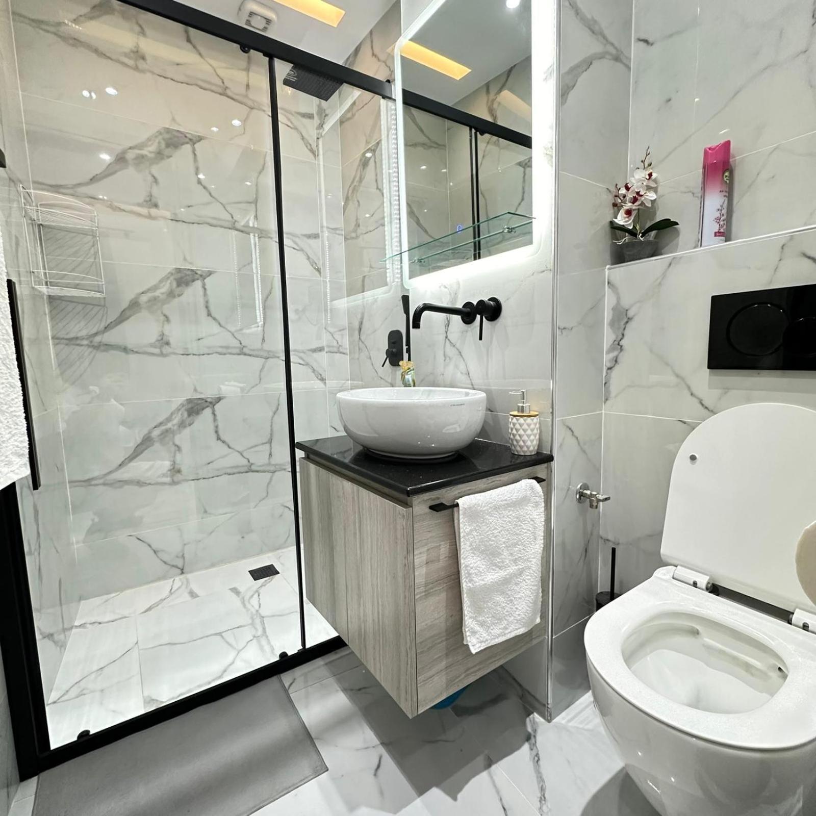Zeos Finest Jacuzzi Suite Афины Экстерьер фото